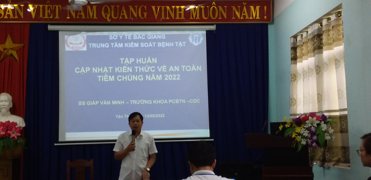 Trung tâm Y tế huyện Yên Thế tổ chức tập huấn cập nhật kiến thức an toàn tiêm chủng