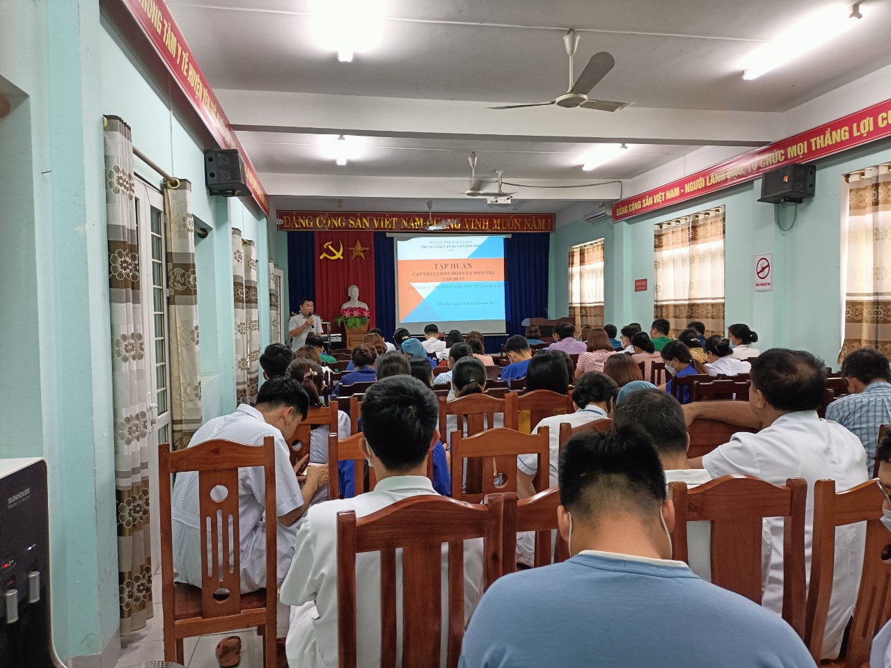 Trung tâm Y tế Yên Thế  Tập huấn cập nhật chẩn đoán và điều trị COVID -19