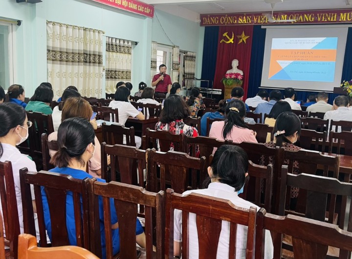 Trung tâm Y tế Yên thế tập huấn chẩn đoán và điều trị Covid - 19